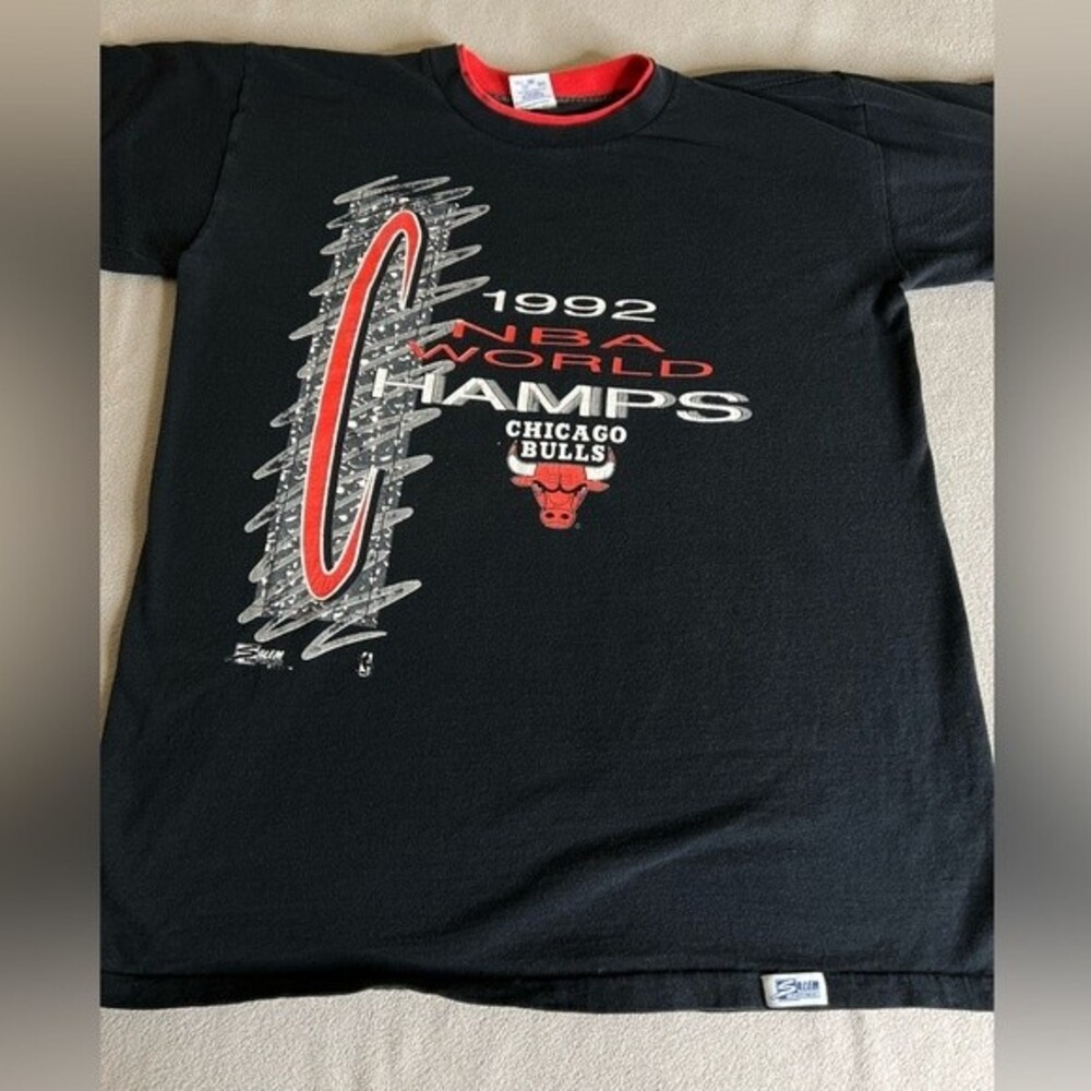 Vintage 1992 NBA Champs Chicago Bulls Short Sleeve Tee Shirt Size L Made in USA